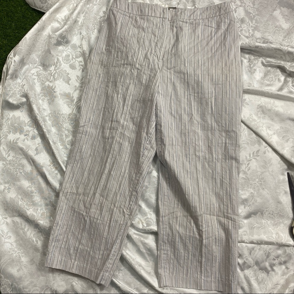 Croft&Barrow Seersucker type stripe cropped pants size 10